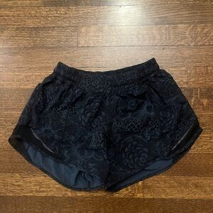 Lululemon Hotty Hot 4 inch shorts size 6
